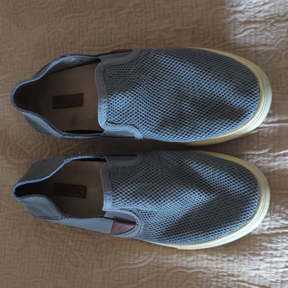 Olukai slip on shoes women's 6w, gray
